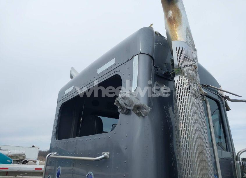 Photo 13 of 2022 Peterbilt 389 (VIN 1XPXD49X4ND809879)