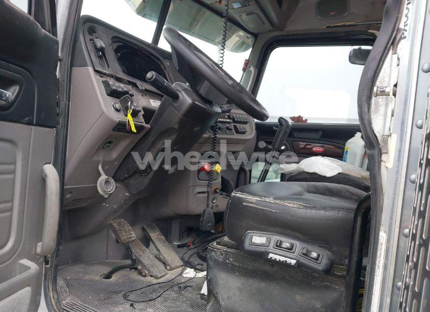 Photo 5 of 2022 Peterbilt 389 (VIN 1XPXD49X4ND809879)