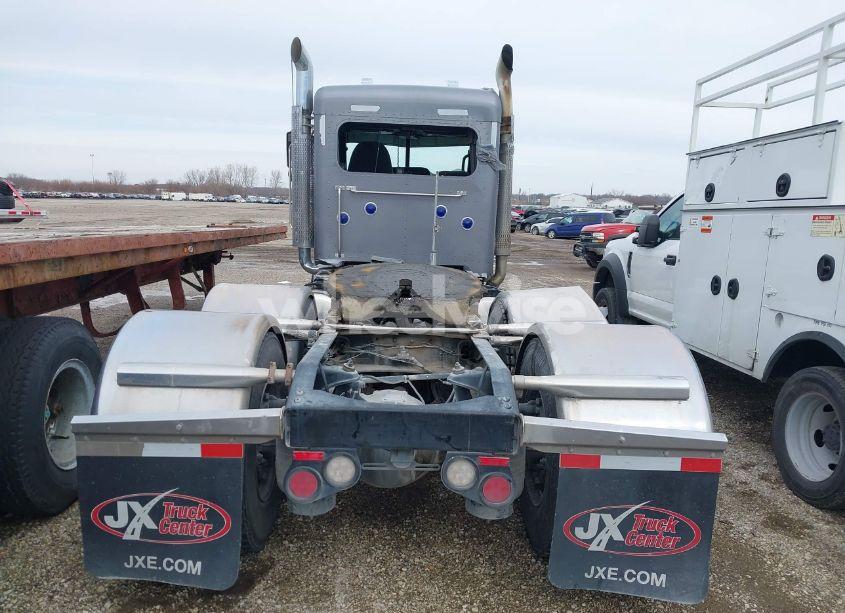 Photo 8 of 2022 Peterbilt 389 (VIN 1XPXD49X4ND809879)