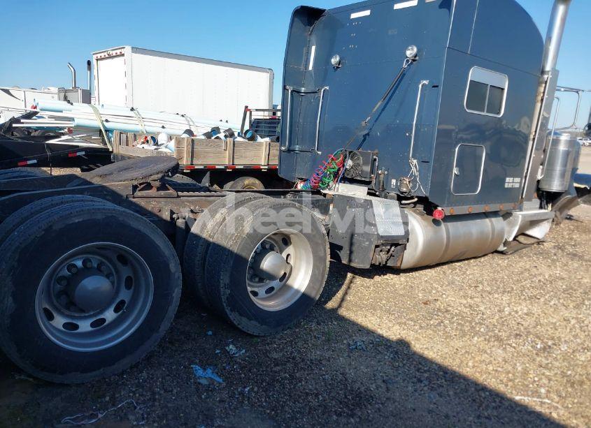 Photo 4 of 2012 Peterbilt 389 N/A (VIN 1XPXD49X7CD147292)