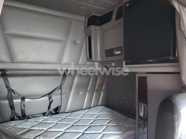 Photo 10 of 2020 PETERBILT 389 SEMI TRUCK N/A (VIN 1XPXDP9X1LD651984)