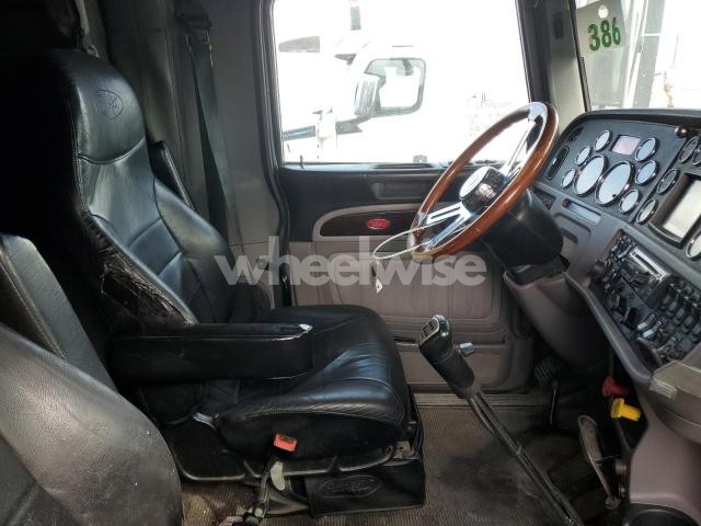 Photo 3 of 2020 PETERBILT 389 SEMI TRUCK N/A (VIN 1XPXDP9X1LD651984)