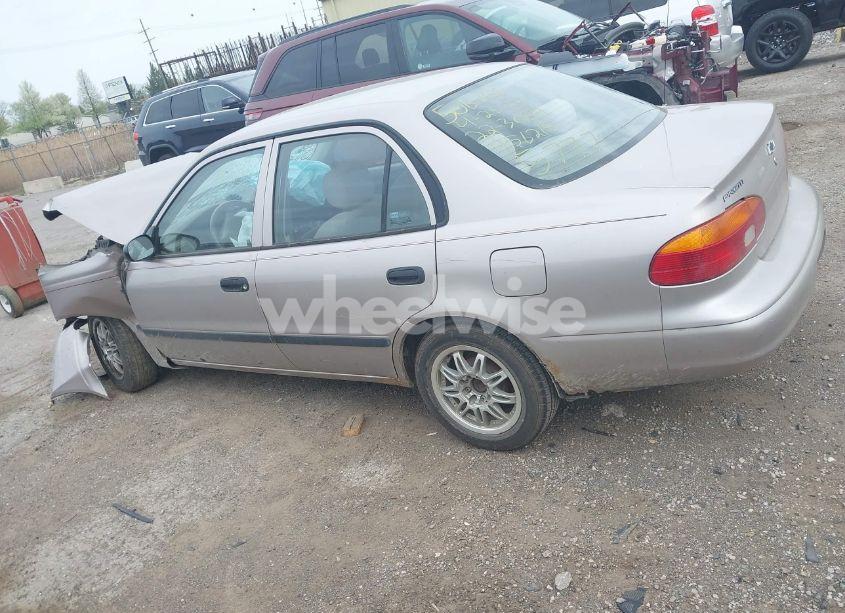 Photo 14 of 1999 Chevrolet Prizm (VIN 1Y1SK5280XZ445777)