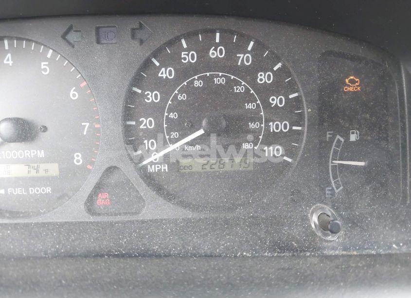 Photo 15 of 1999 Chevrolet Prizm (VIN 1Y1SK5280XZ445777)