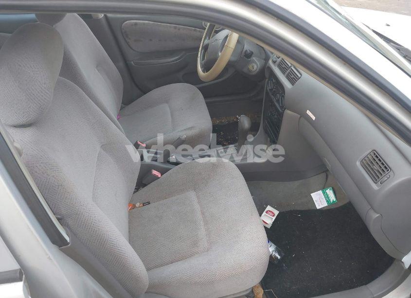 Photo 5 of 1999 Chevrolet Prizm (VIN 1Y1SK5281XZ415610)