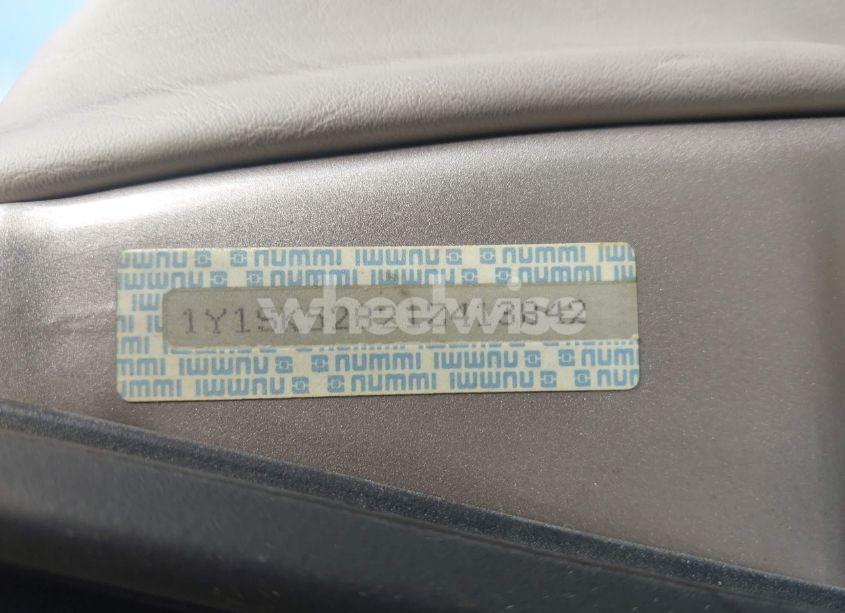 Photo 9 of 2001 Chevrolet Prizm (VIN 1Y1SK52821Z413842)