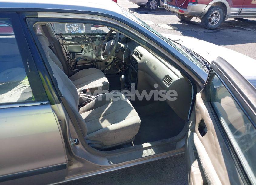 Photo 5 of 1998 Chevrolet Prizm LSI (VIN 1Y1SK5288WZ410595)