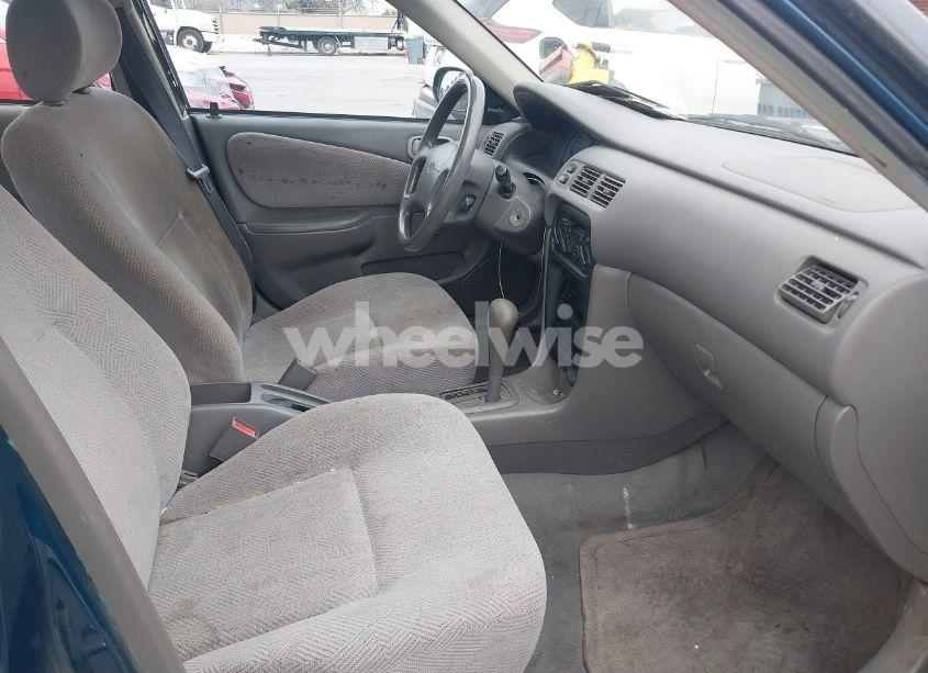 Photo 8 of 1999 Chevrolet Prizm (VIN 1Y1SK5288XZ425728)