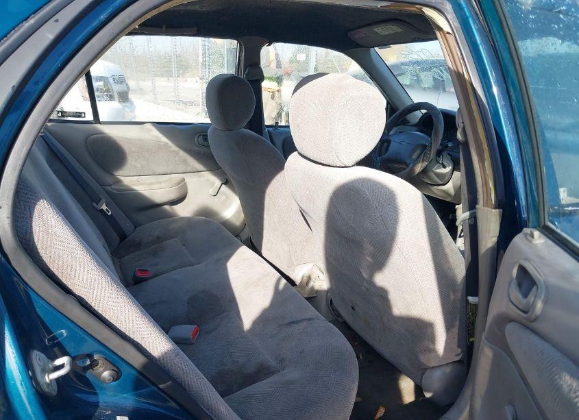 Photo 8 of 2002 Chevrolet Prizm (VIN 1Y1SK52892Z412107)