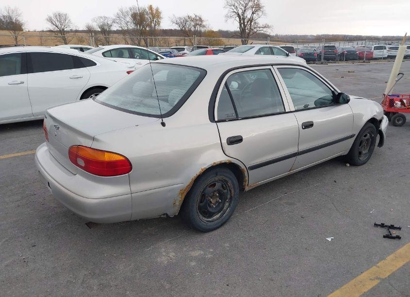 Photo 4 of 2002 Chevrolet Prizm (VIN 1Y1SK528X2Z424816)