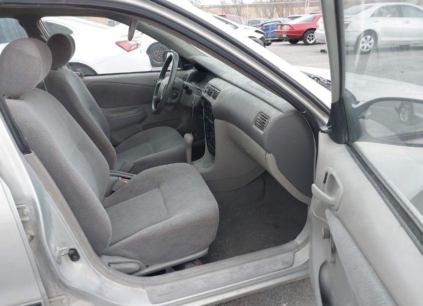 Photo 5 of 2002 Chevrolet Prizm (VIN 1Y1SK528X2Z424816)