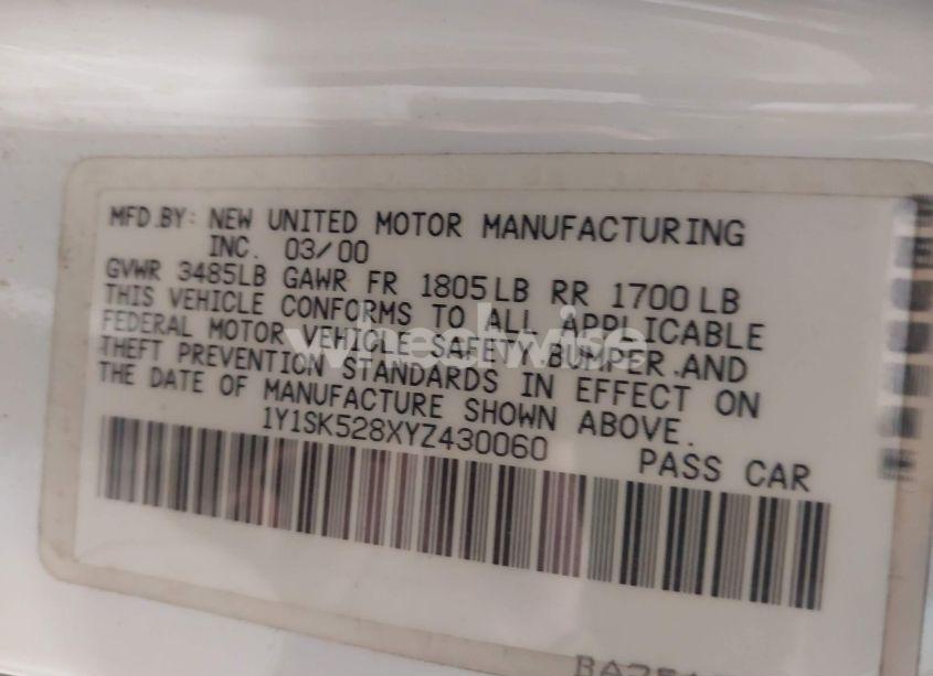 Photo 9 of 2000 Chevrolet Prizm (VIN 1Y1SK528XYZ430060)