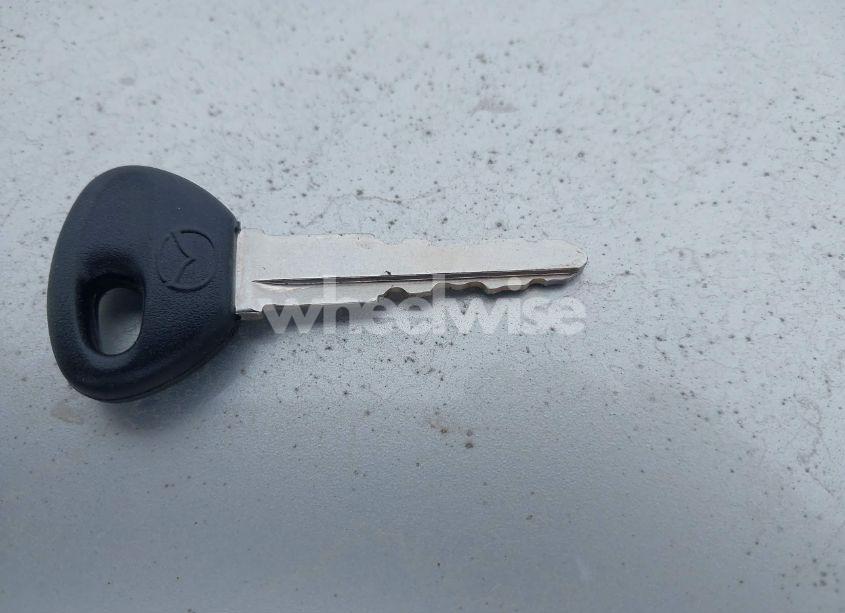 Photo 11 of 2000 Mazda 626 ES/LX (VIN 1YVGF22C2Y5101968)