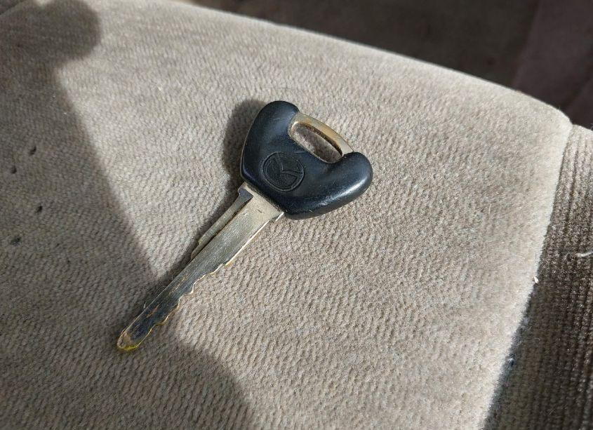 Photo 11 of 2000 Mazda 626 ES V6/LX V6 (VIN 1YVGF22D6Y5123500)