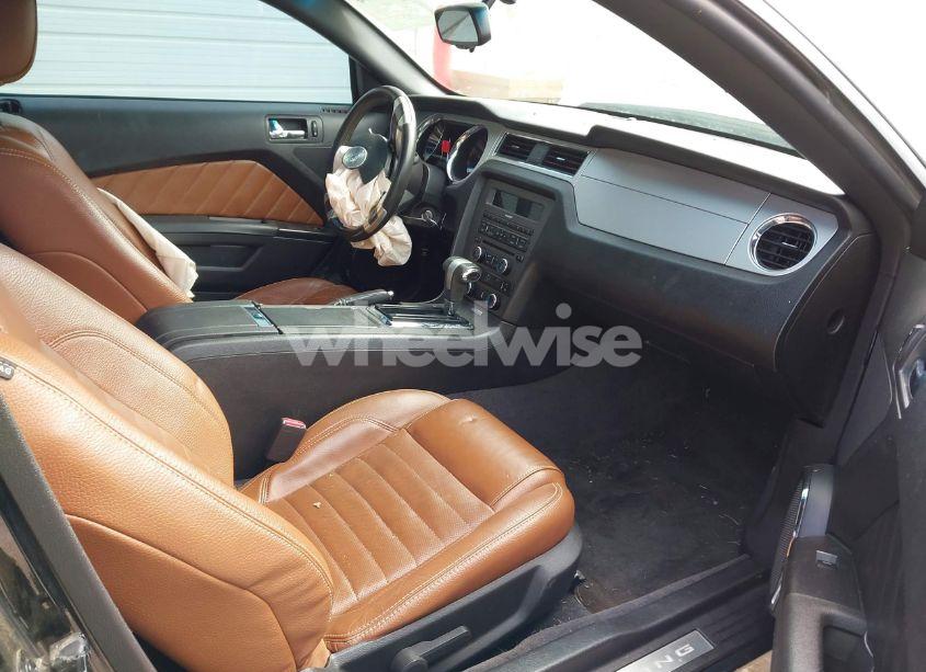 Photo 5 of 2011 Ford Mustang V6 PREMIUM (VIN 1ZVBP8AM0B5135258)