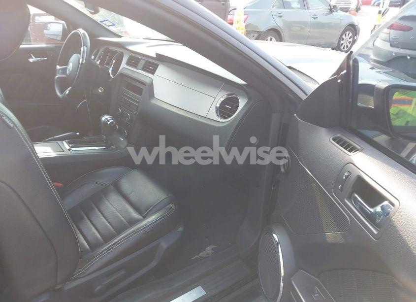 Photo 5 of 2012 Ford Mustang V6 PREMIUM (VIN 1ZVBP8AM0C5221428)