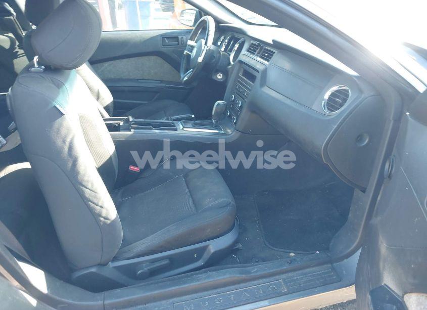 Photo 5 of 2013 Ford Mustang V6 (VIN 1ZVBP8AM0D5235962)