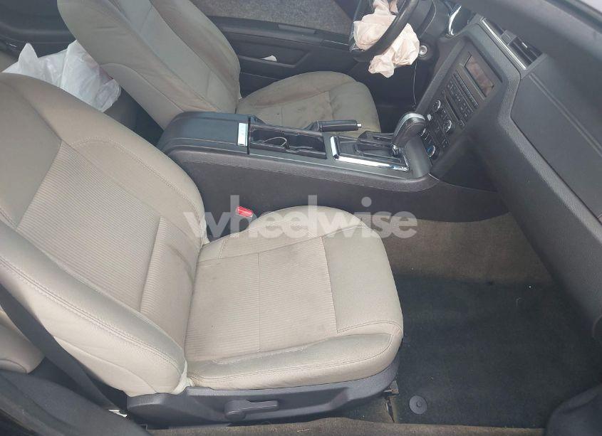 Photo 5 of 2014 Ford Mustang V6 (VIN 1ZVBP8AM0E5218029)