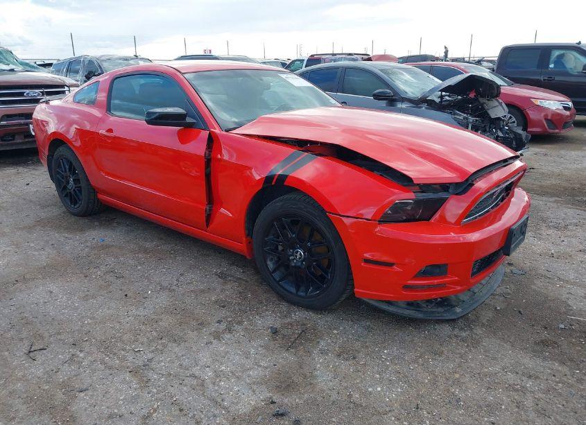 2014 Ford Mustang V6 (VIN 1ZVBP8AM0E5250124) main photo