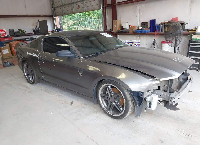 2014 Ford Mustang V6 (VIN 1ZVBP8AM0E5252682) main photo