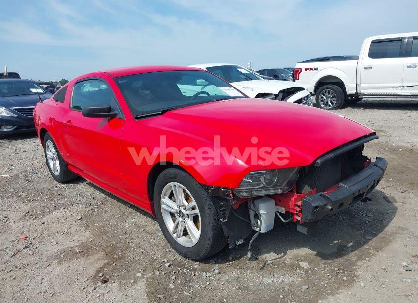 2014 Ford Mustang V6 (VIN 1ZVBP8AM0E5324254) main photo