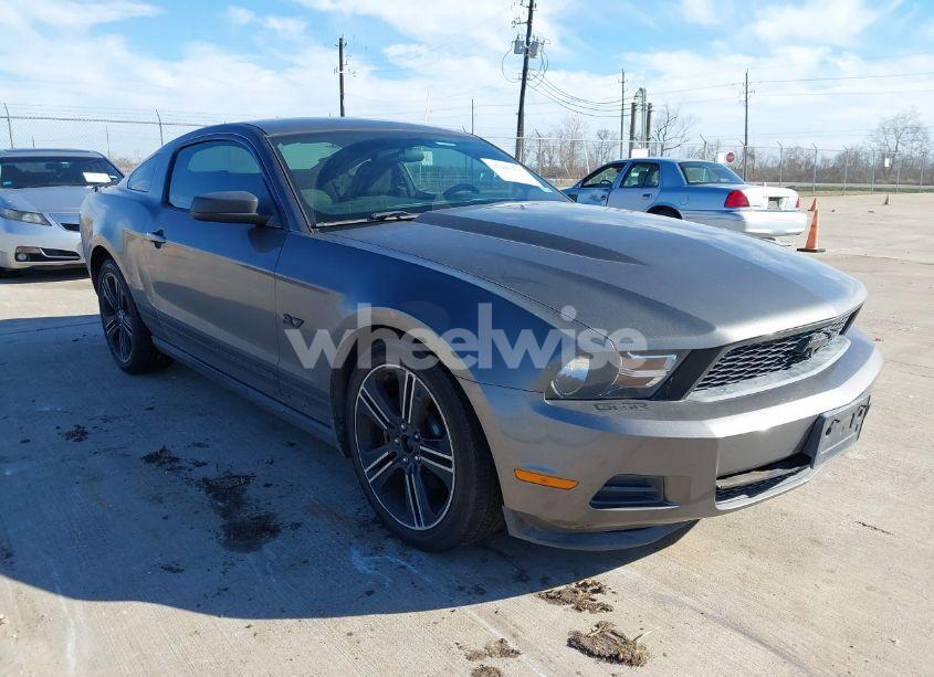 2011 Ford Mustang V6 (VIN 1ZVBP8AM1B5137956) main photo