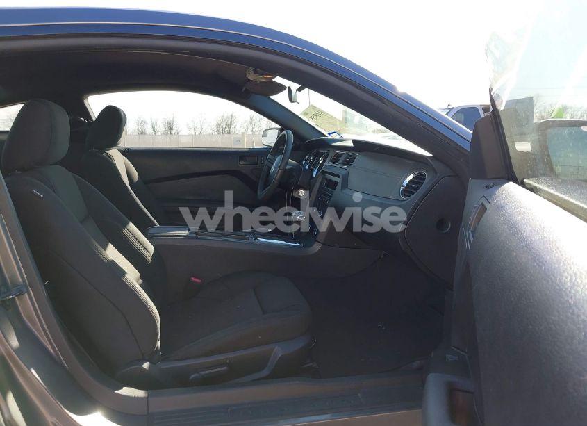 Photo 5 of 2011 Ford Mustang V6 (VIN 1ZVBP8AM1B5137956)