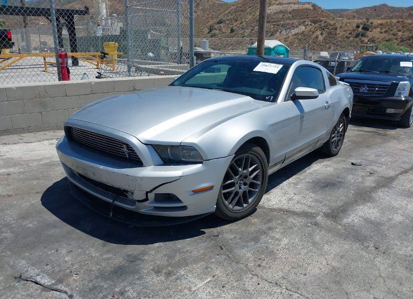 Photo 2 of 2013 Ford Mustang V6 PREMIUM (VIN 1ZVBP8AM1D5267982)