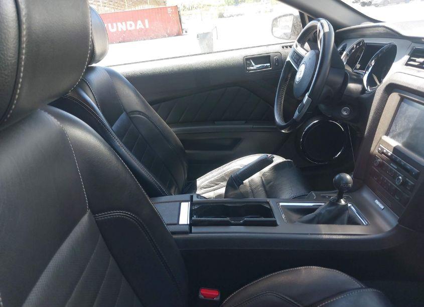 Photo 5 of 2013 Ford Mustang V6 PREMIUM (VIN 1ZVBP8AM1D5267982)