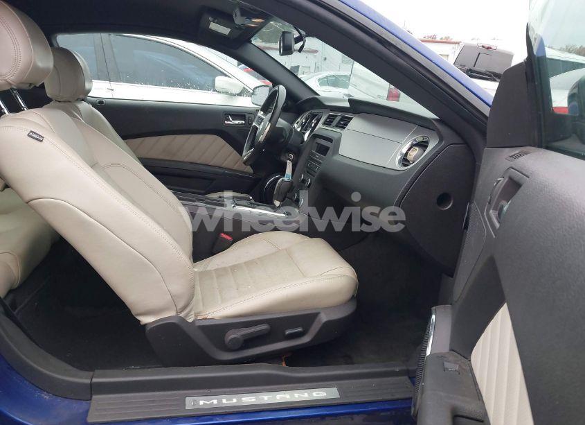 Photo 5 of 2013 Ford Mustang V6 PREMIUM (VIN 1ZVBP8AM1D5268274)