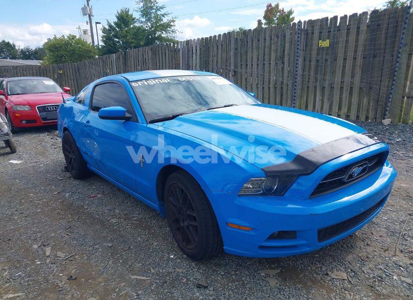 2013 Ford Mustang V6 PREMIUM (VIN 1ZVBP8AM1D5278643) main photo
