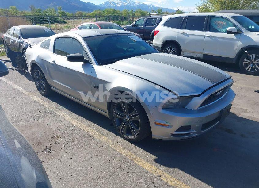 2013 Ford Mustang V6 PREMIUM (VIN 1ZVBP8AM1D5279453) main photo
