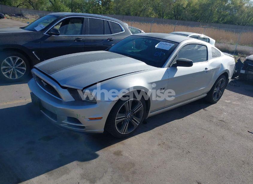 Photo 2 of 2013 Ford Mustang V6 PREMIUM (VIN 1ZVBP8AM1D5279453)