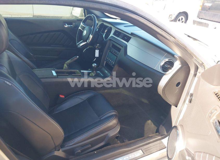 Photo 5 of 2013 Ford Mustang V6 PREMIUM (VIN 1ZVBP8AM1D5279453)