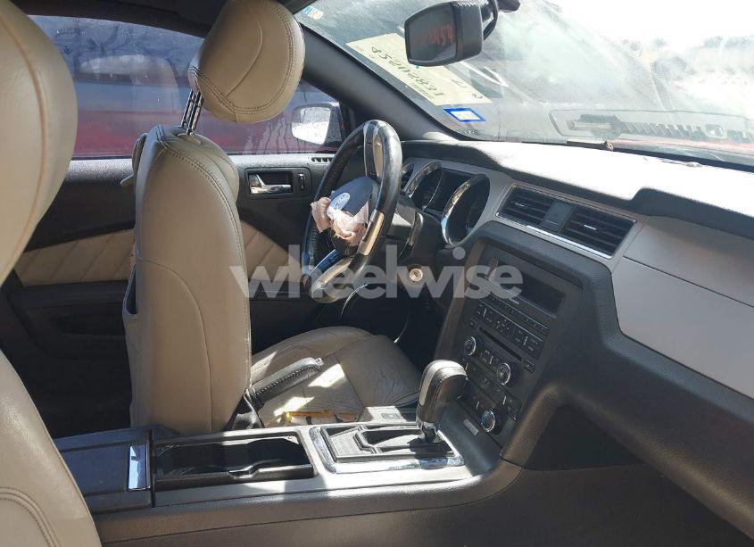 Photo 5 of 2014 Ford Mustang V6 PREMIUM (VIN 1ZVBP8AM1E5201949)