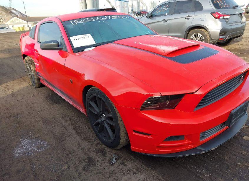 2014 Ford Mustang V6 (VIN 1ZVBP8AM1E5211140) main photo
