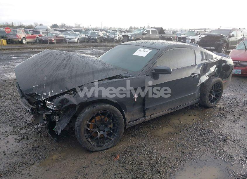 Photo 2 of 2014 Ford Mustang V6 PREMIUM (VIN 1ZVBP8AM1E5215463)