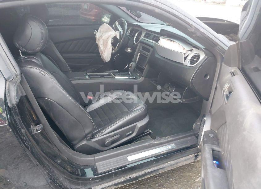 Photo 5 of 2014 Ford Mustang V6 PREMIUM (VIN 1ZVBP8AM1E5215463)