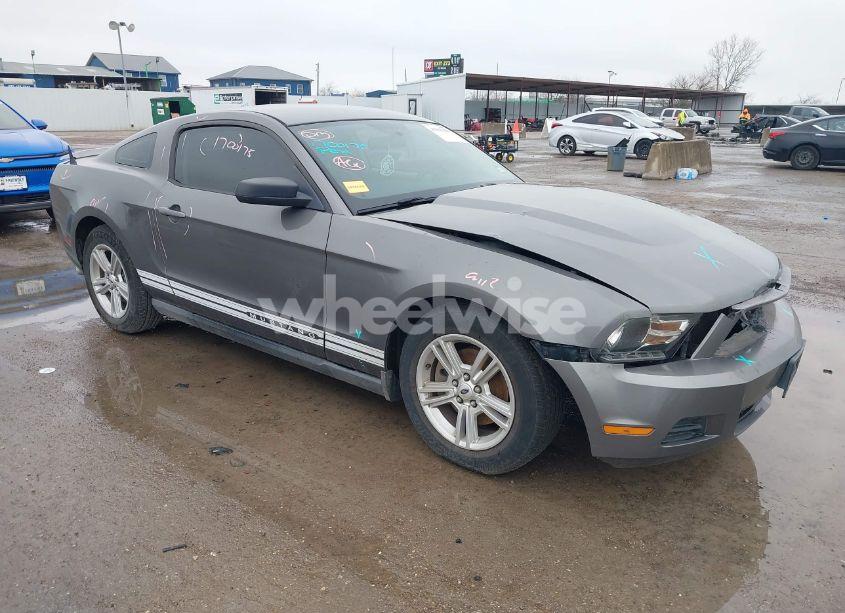 2011 Ford Mustang V6 (VIN 1ZVBP8AM2B5125492) main photo