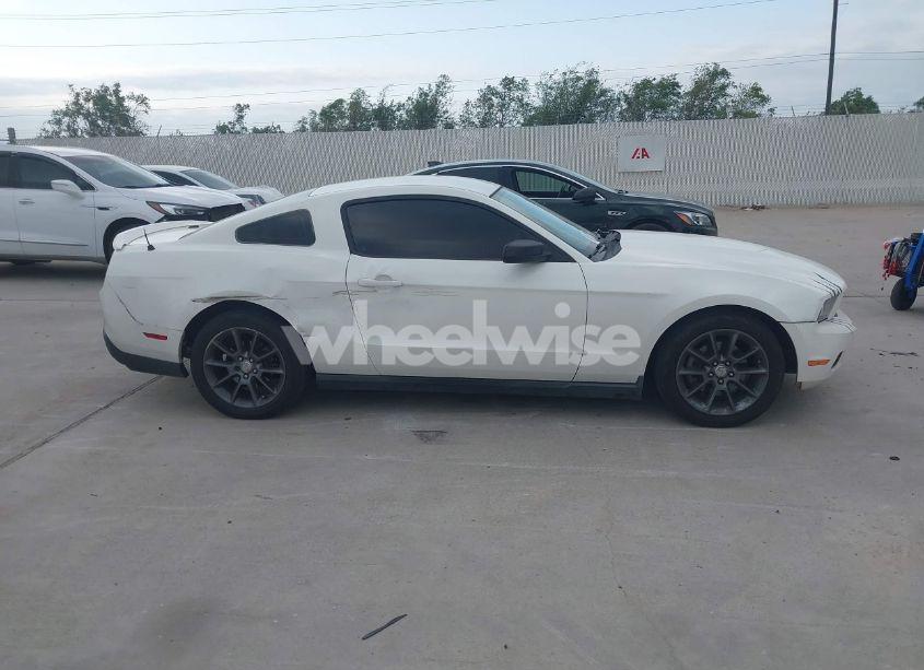 Photo 13 of 2011 Ford Mustang V6 PREMIUM (VIN 1ZVBP8AM2B5125508)