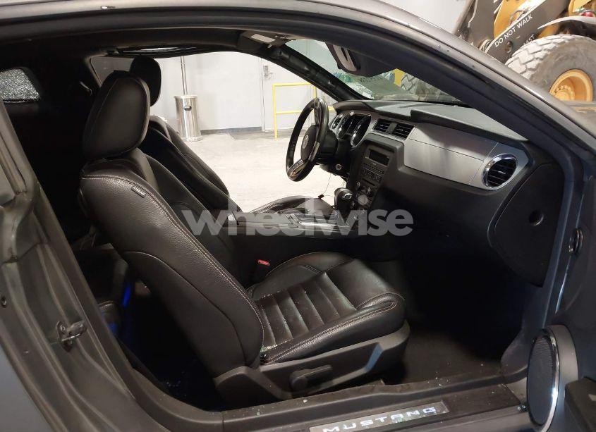 Photo 5 of 2011 Ford Mustang V6 PREMIUM (VIN 1ZVBP8AM2B5166575)