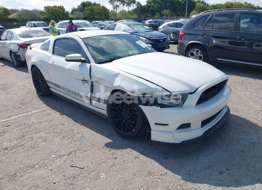 2013 Ford Mustang V6 PREMIUM (VIN 1ZVBP8AM2D5250074) main photo