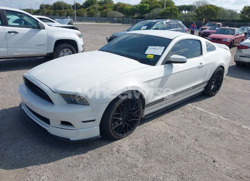 Photo 2 of 2013 Ford Mustang V6 PREMIUM (VIN 1ZVBP8AM2D5250074)