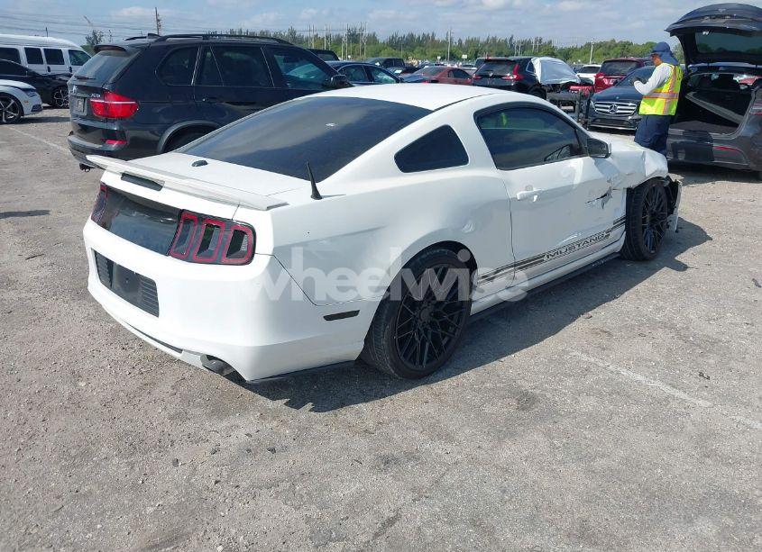 Photo 4 of 2013 Ford Mustang V6 PREMIUM (VIN 1ZVBP8AM2D5250074)