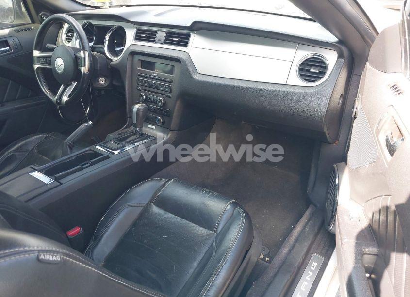 Photo 5 of 2013 Ford Mustang V6 PREMIUM (VIN 1ZVBP8AM2D5250074)