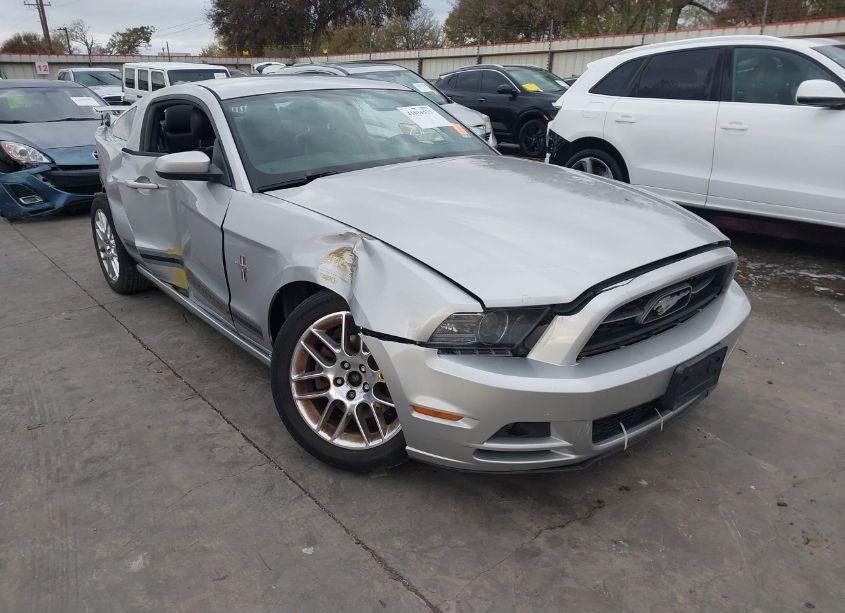 2013 Ford Mustang V6 PREMIUM (VIN 1ZVBP8AM2D5278943) main photo