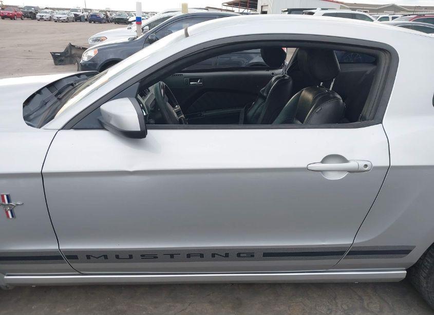 Photo 20 of 2013 Ford Mustang V6 PREMIUM (VIN 1ZVBP8AM2D5278943)