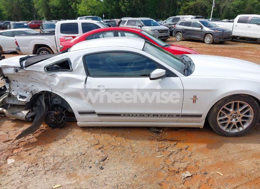 Photo 13 of 2014 Ford Mustang V6 PREMIUM (VIN 1ZVBP8AM2E5280063)