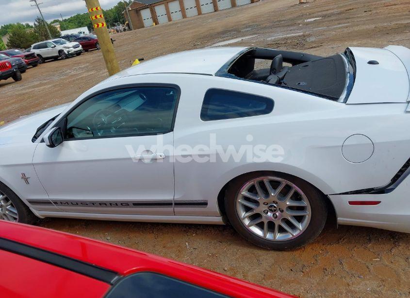 Photo 14 of 2014 Ford Mustang V6 PREMIUM (VIN 1ZVBP8AM2E5280063)