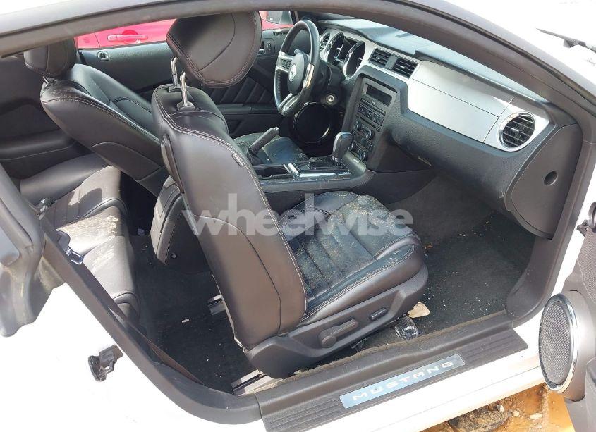 Photo 5 of 2014 Ford Mustang V6 PREMIUM (VIN 1ZVBP8AM2E5280063)